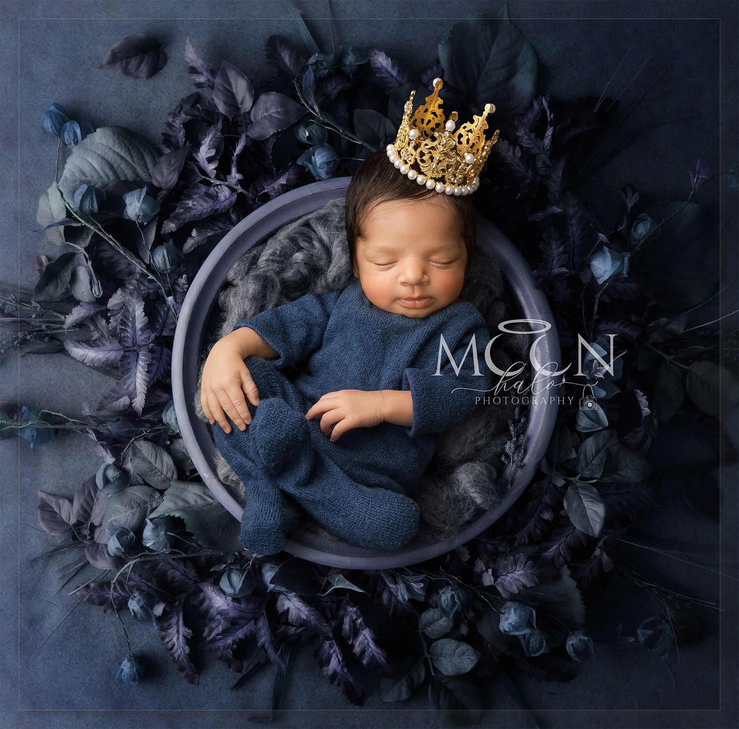 Expert newborn, maternity, family & cake smash photography in Hayes, West London. Studio & home sessions with props, backdrops & accessories