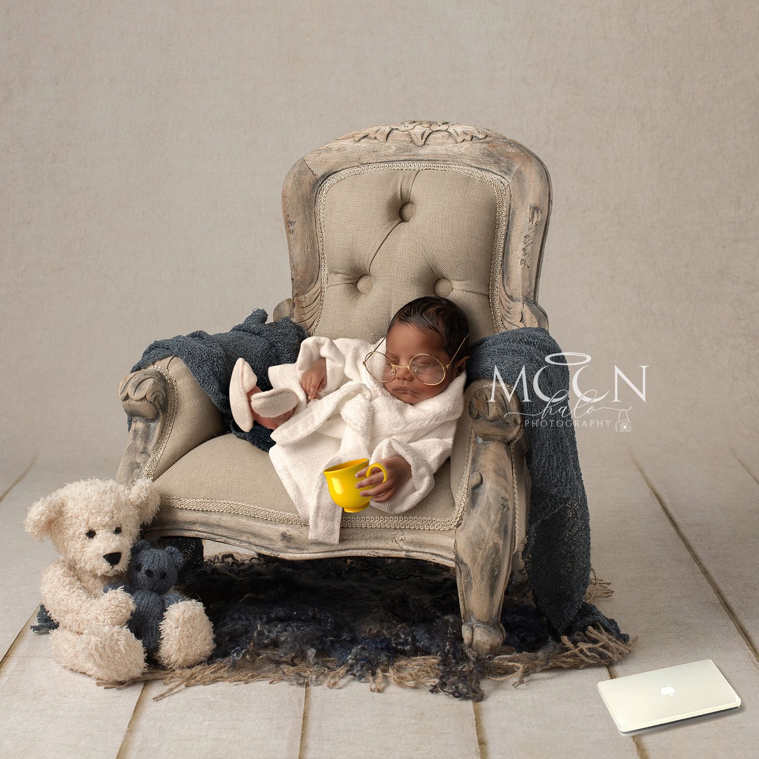 Expert newborn, maternity, family & cake smash photography in Hayes, West London. Studio & home sessions with props, backdrops & accessories