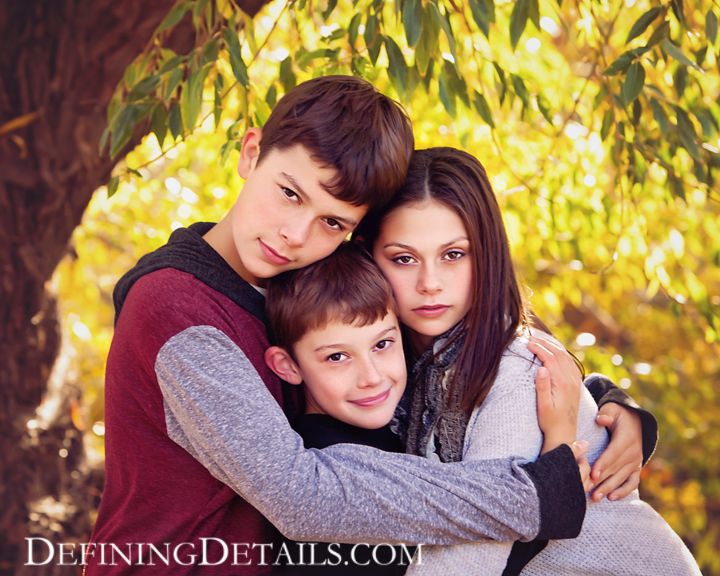 Family portraits in nature with natural light and real moments. Outdoor sessions capturing connection, laughter, and timeless memories in Or