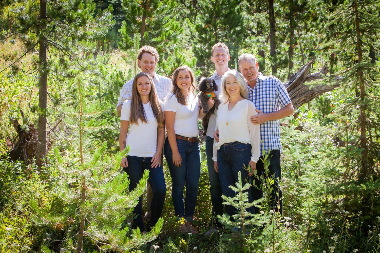 Family portraits in nature with natural light and real moments. Outdoor sessions capturing connection, laughter, and timeless memories in Or