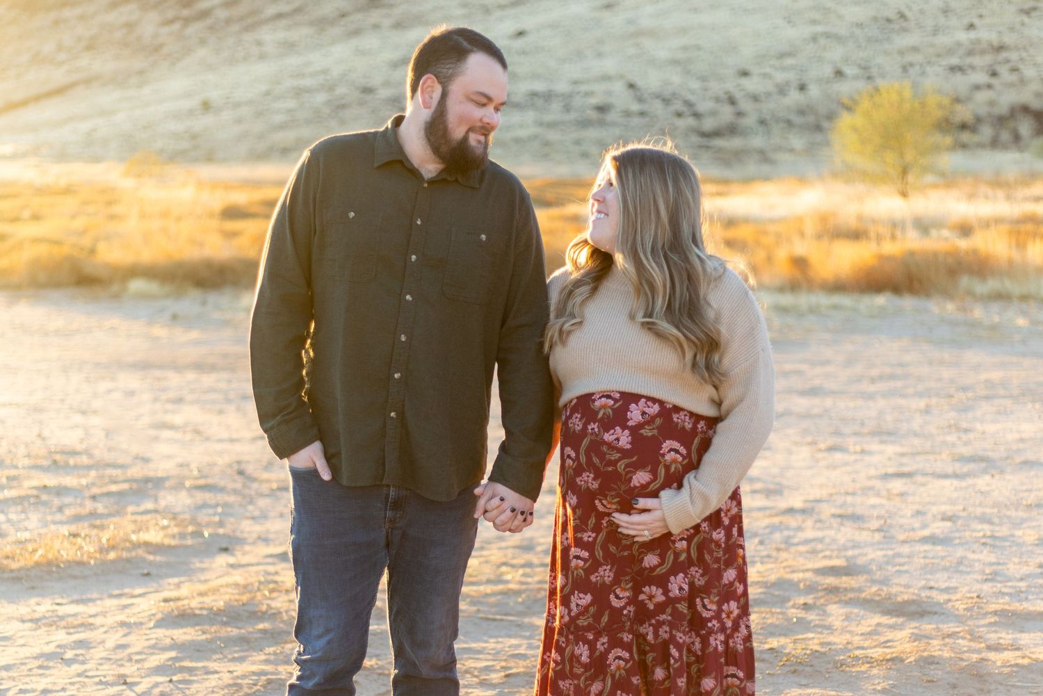 arizona, portrait, rhianna k photography, maternity, couple, desert