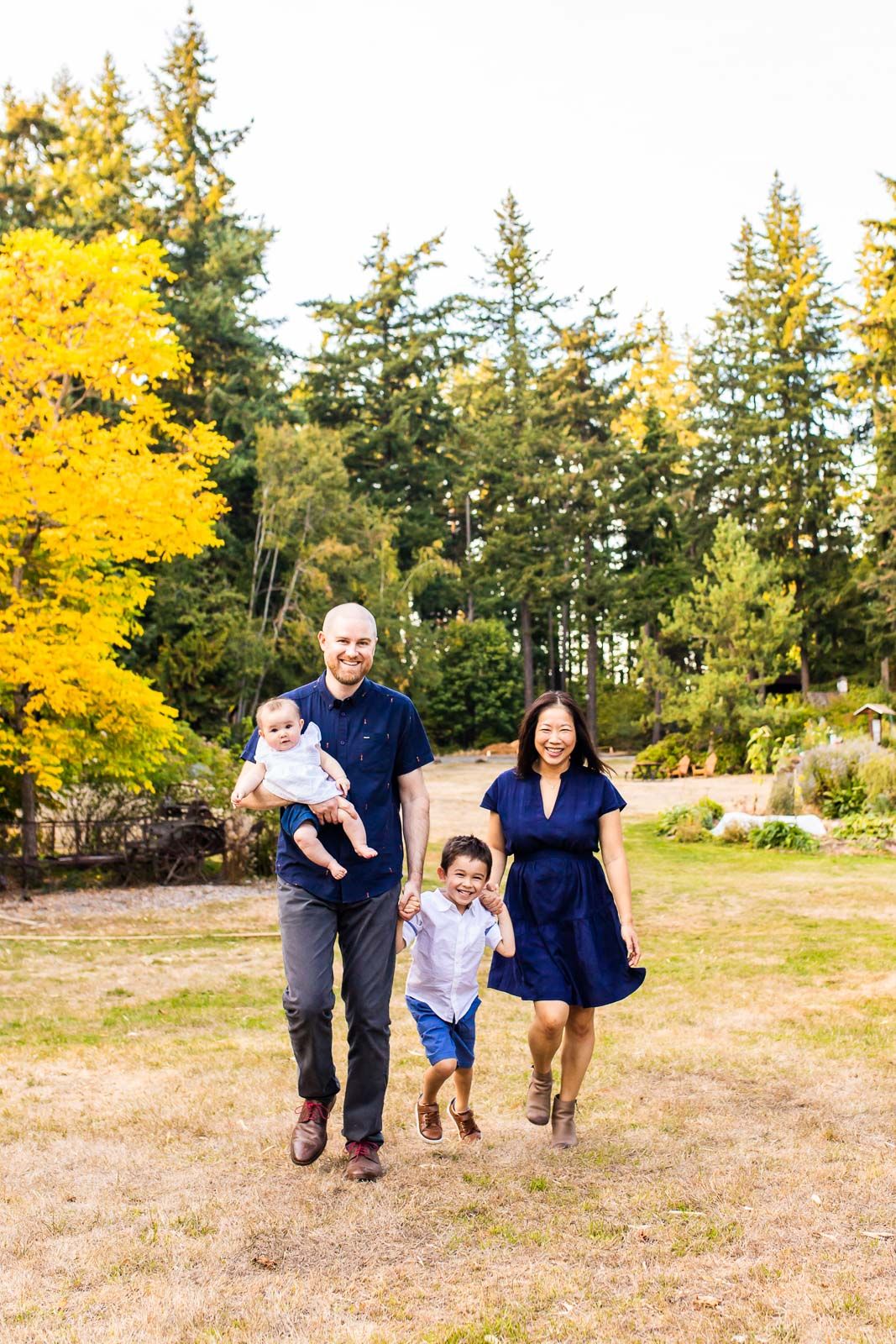 Candid photo of family laughing at McAuliffe Park in Kirkland