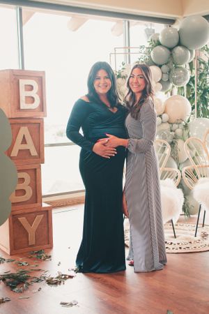 Baby shower celebration featuring decorative letter blocks and elegant balloon arch.