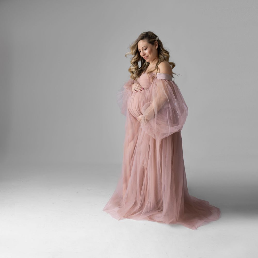 Best pregnancy photographer based in NYC and Long Island.