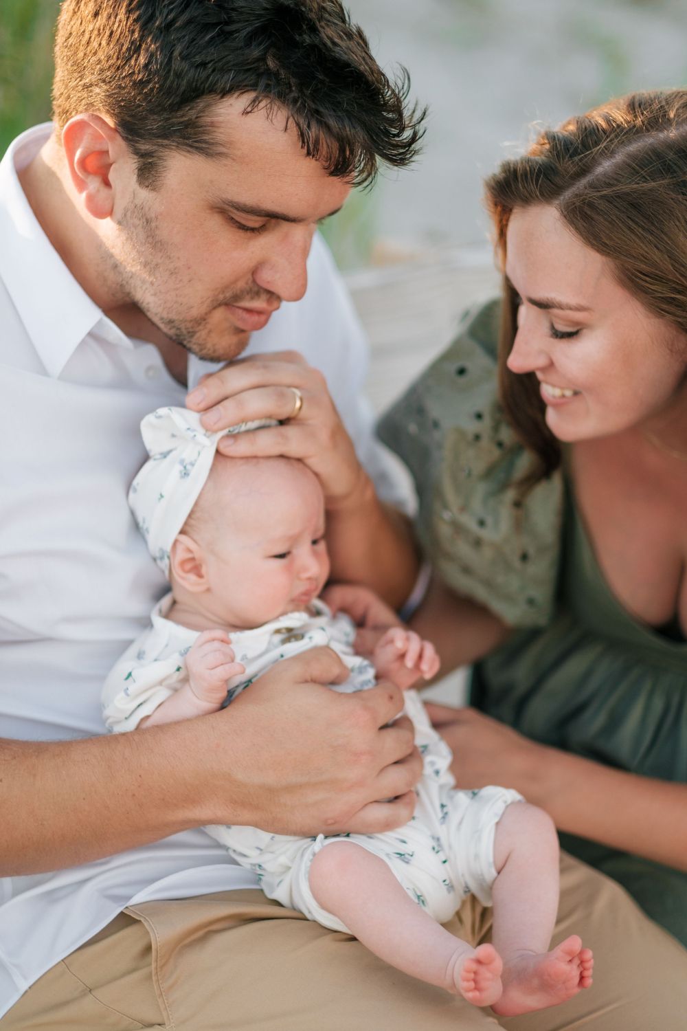 Dad sitting on the bench with the baby on the lap! how to get simple yet memorable family photos | pink penguin studios
