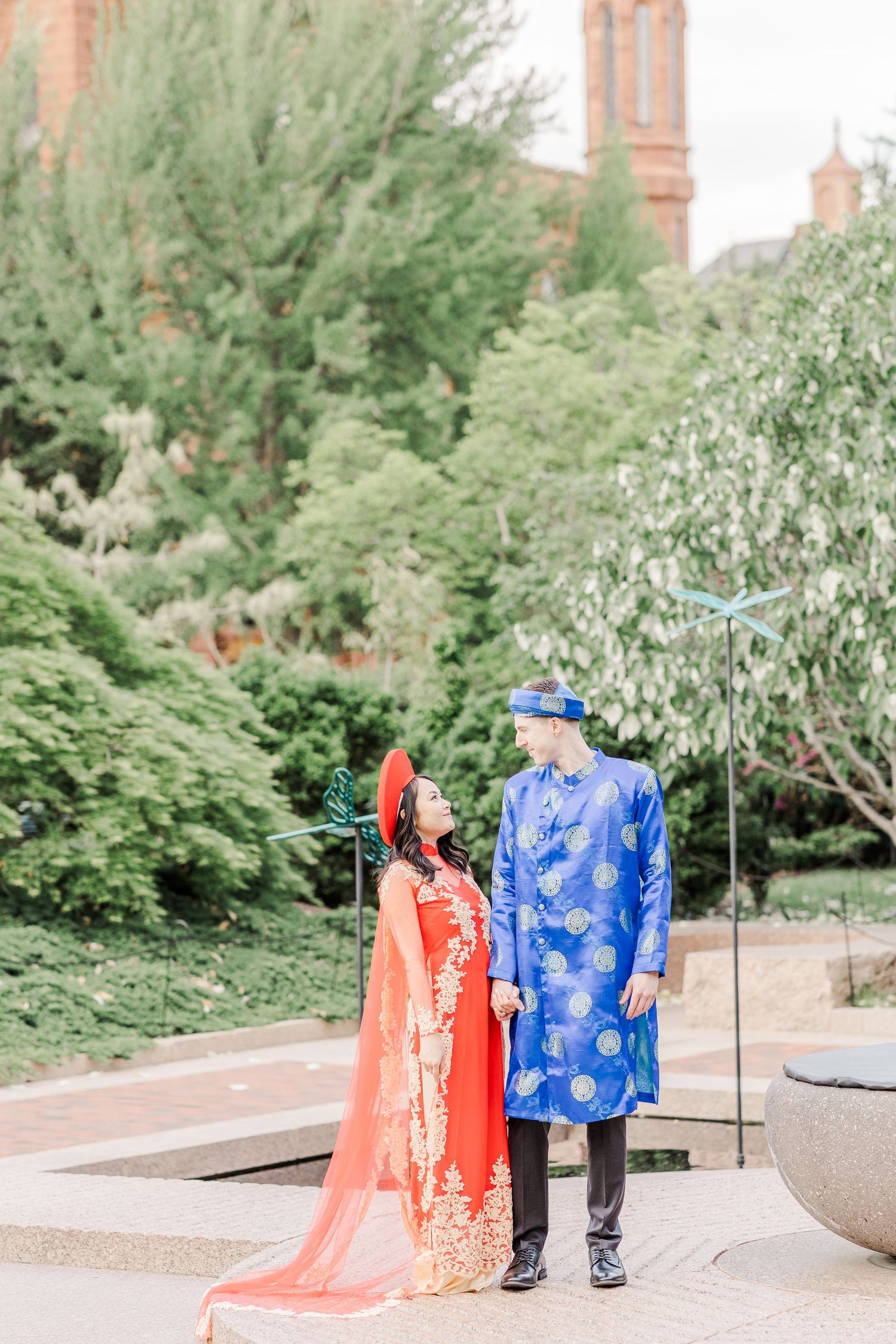MOONGATE GARDEN WASHINGTON DC ENGAGEMENT PICTURES