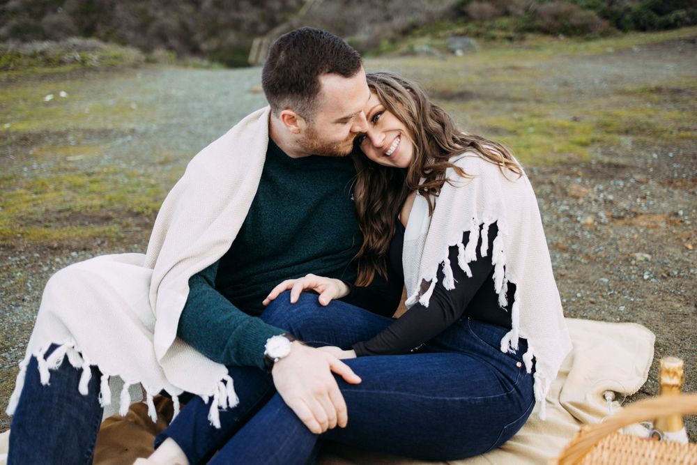 Picnic themed engagement portraits in San Francisco
