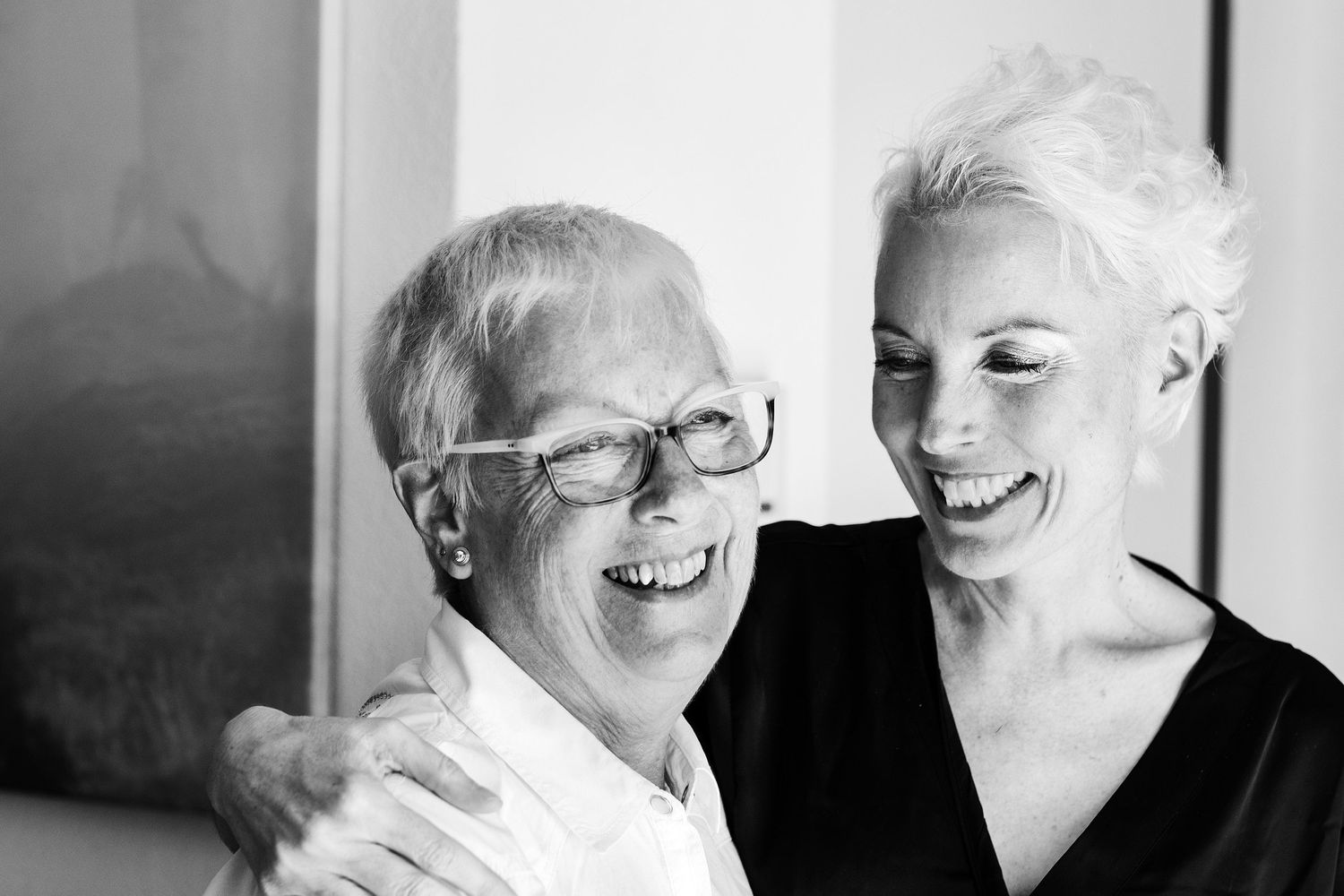 TLOOK photographe de mariage de style documentaire, préparatifs de la mariée avec sa maman