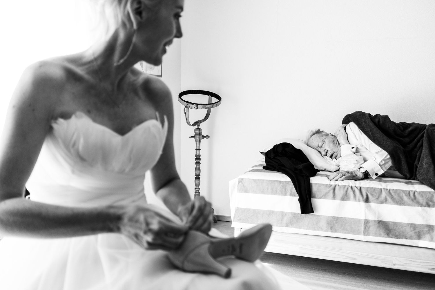 TLOOK photographe de mariage de style documentaire, préparatifs de la mariée