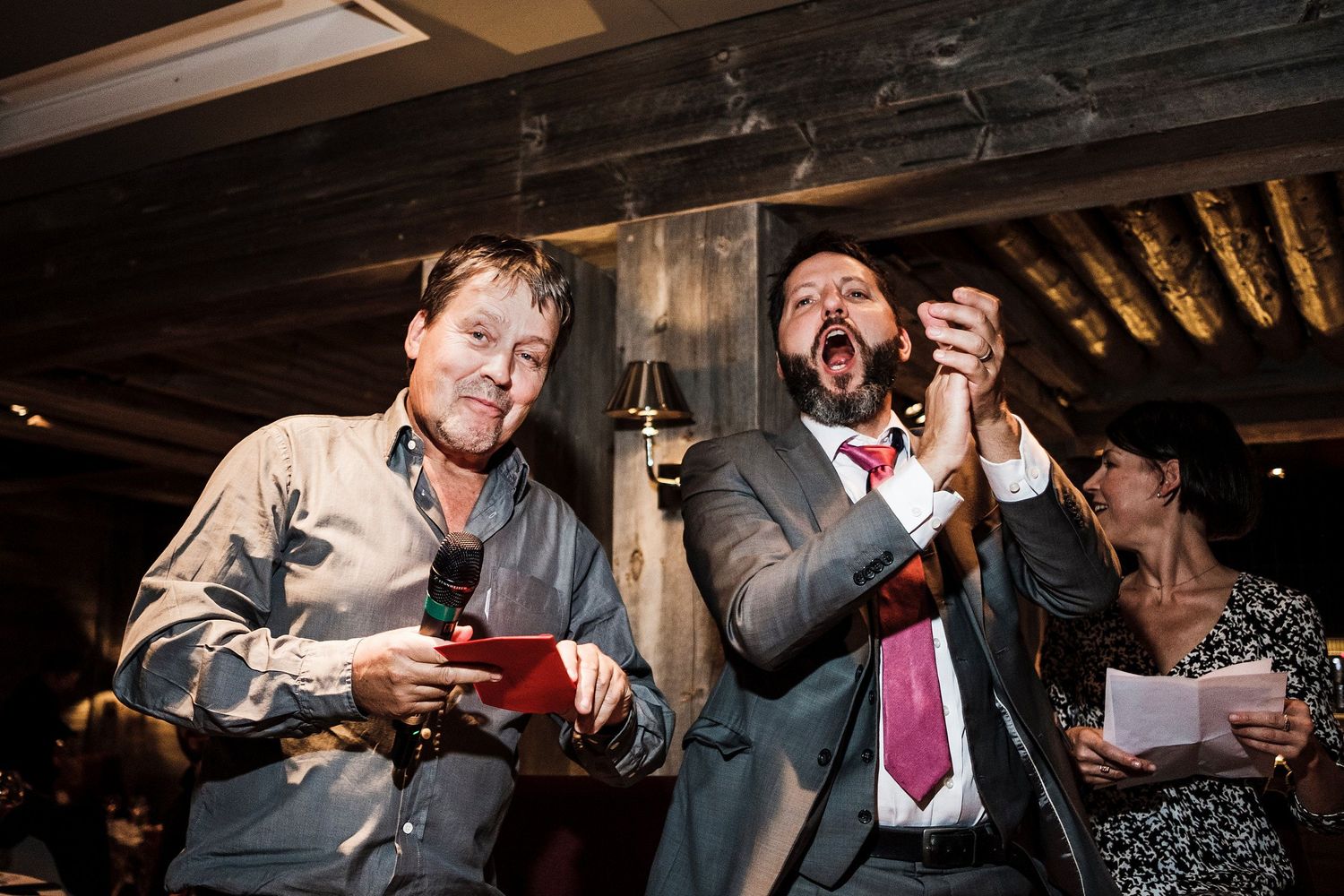 TLOOK photographe de mariage de style documentaire, hôtel lecrans à crans-montana soirée portraits