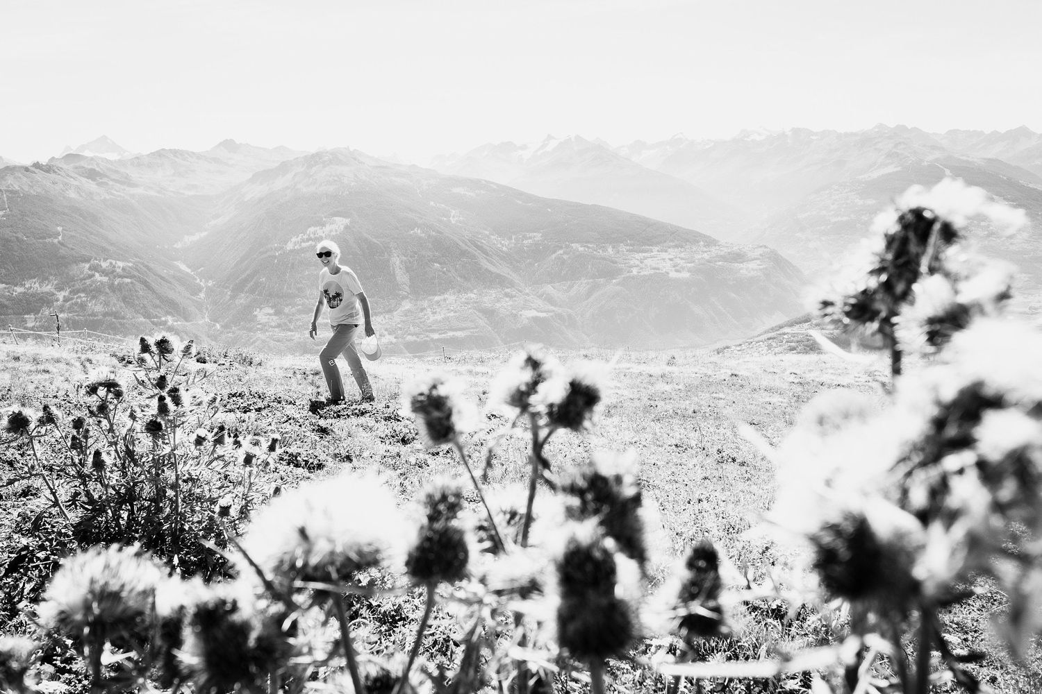 TLOOK photographe de mariage de style documentaire, Chetzeron à Crans-Montana cocktail portraits