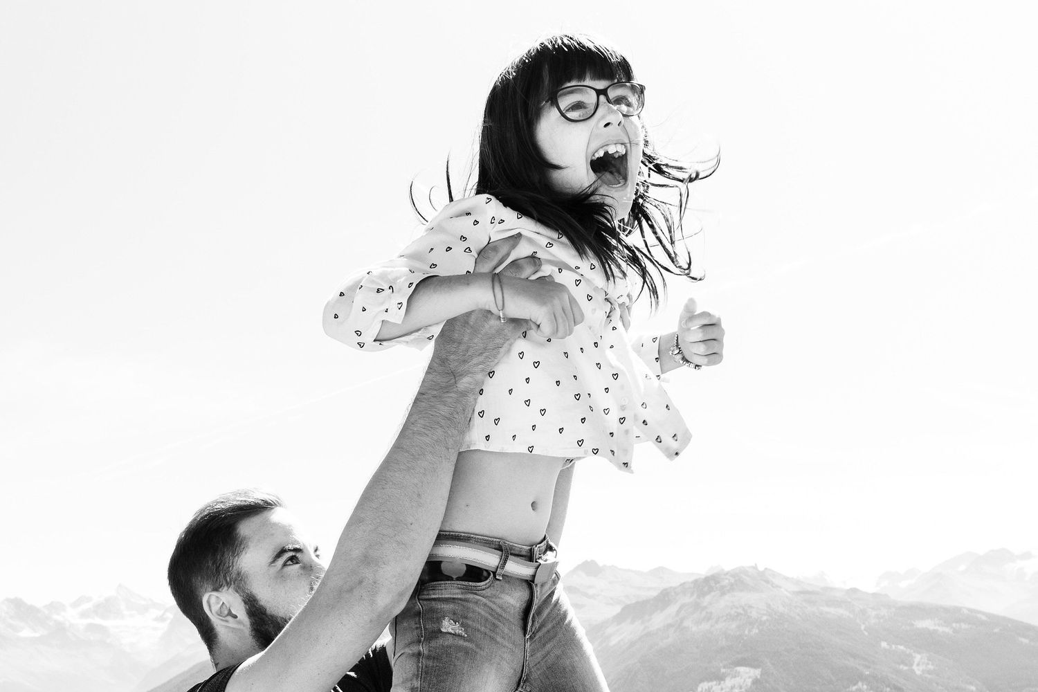 TLOOK photographe de mariage de style documentaire, Chetzeron à Crans-Montana cocktail portraits