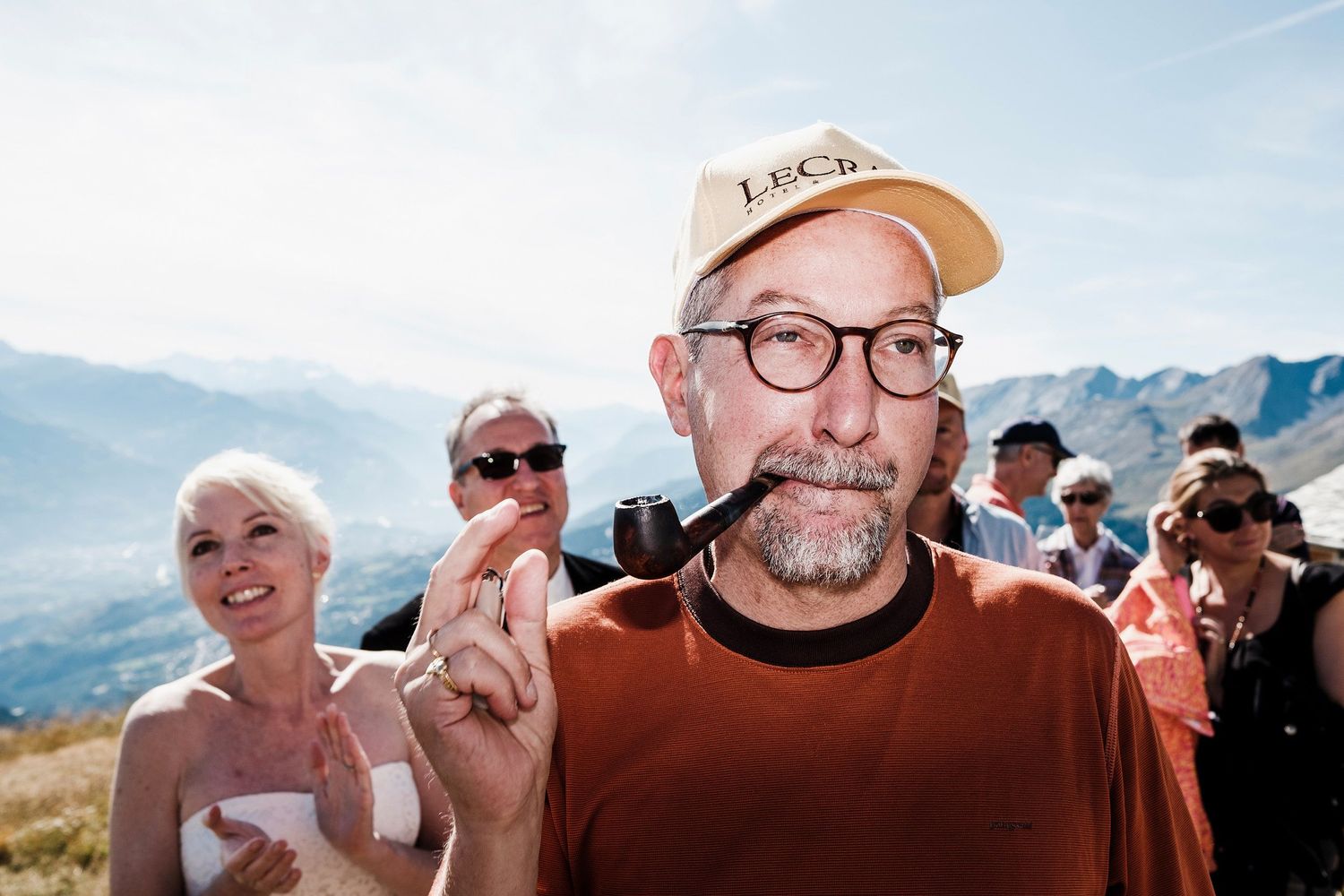 TLOOK photographe de mariage de style documentaire, Chetzeron à Crans-Montana cocktail portraits