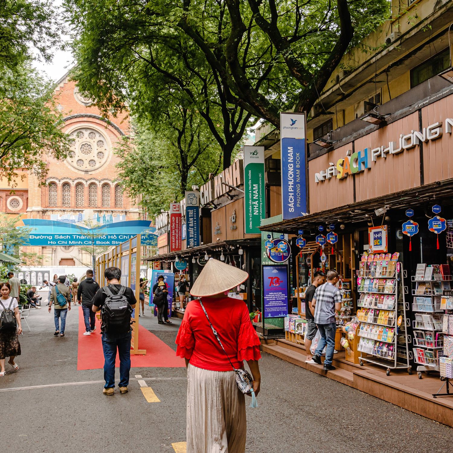 HCMC Book Street | Instagrammable spots in Ho Chi Minh City - list of photo spots by Anastasia Sokyrka Photographer