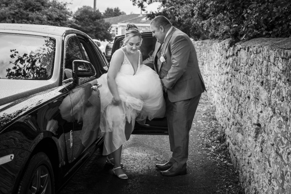 Bride arriving at church. Getting out of car.