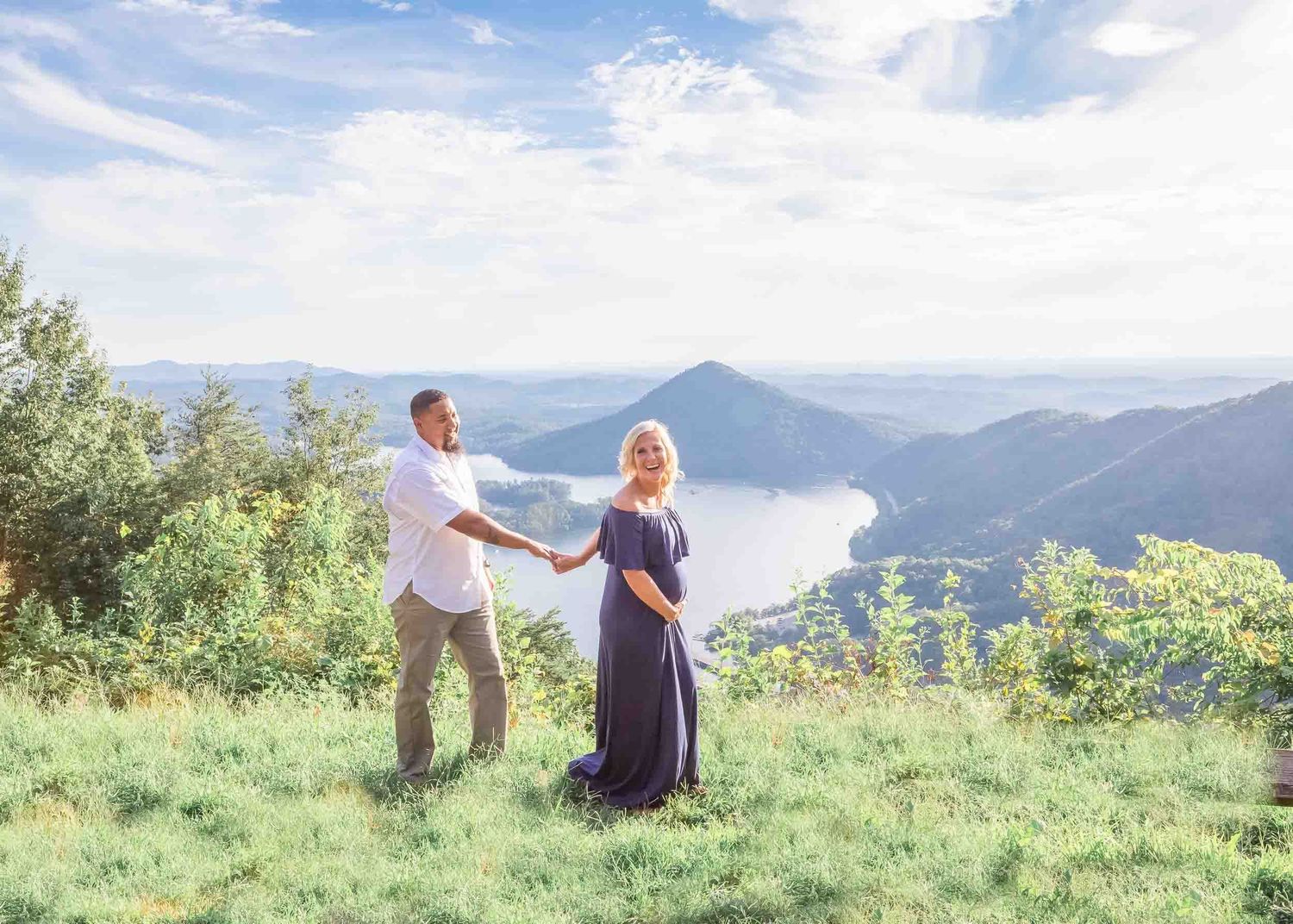 maternity photoshoot in chattanooga with lookout mountain in background, maternity photographer birth new born