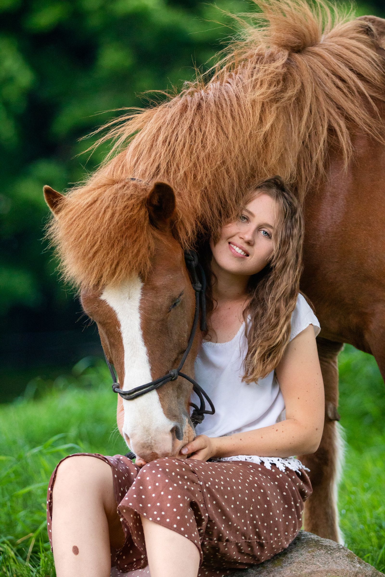 En pige med sin hest i Ulstrup
