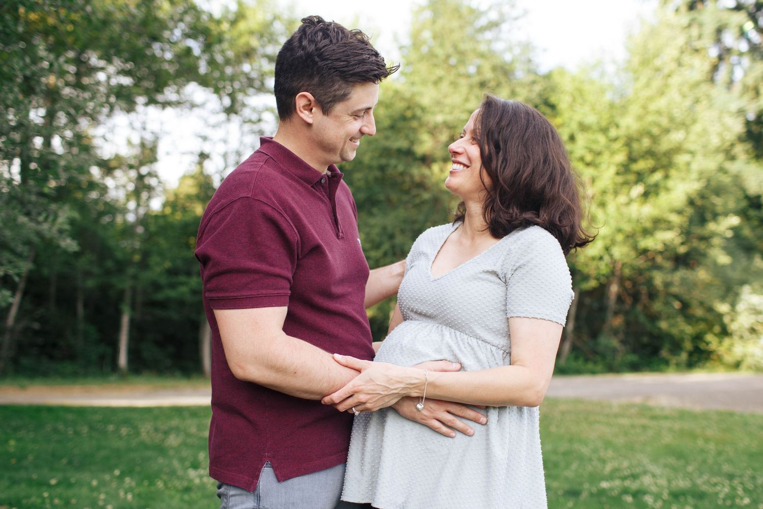 Everett maternity photography: a pregnant mother and husband at Willis D. Tucker park in Snohomish