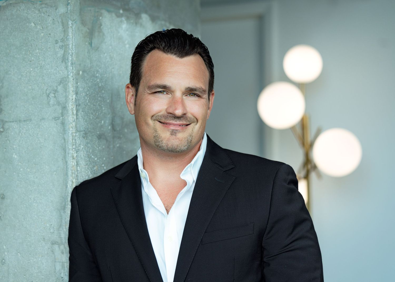 lifestyle headshot for realtor in south florida