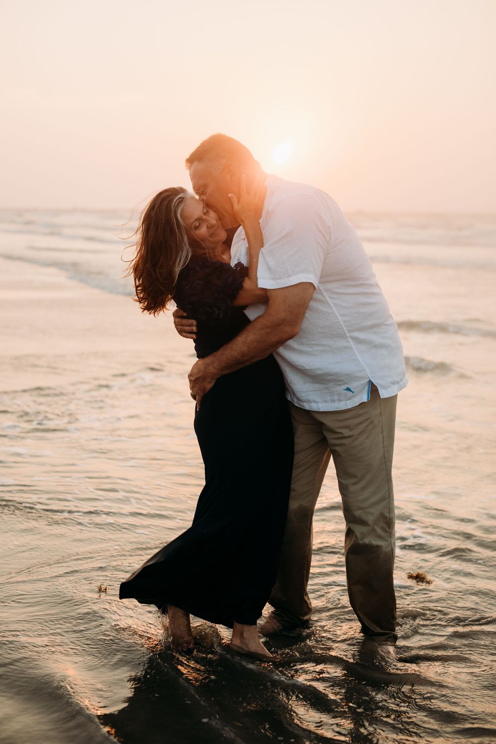 port Aransas couples pictures. beach couples photo session