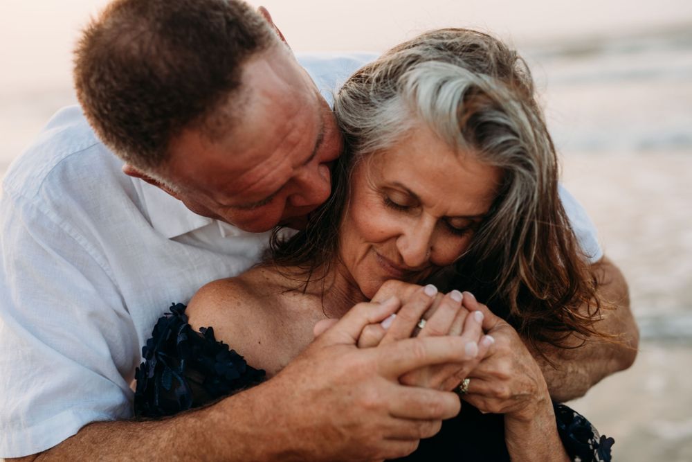 port Aransas couples pictures. beach couples photo session