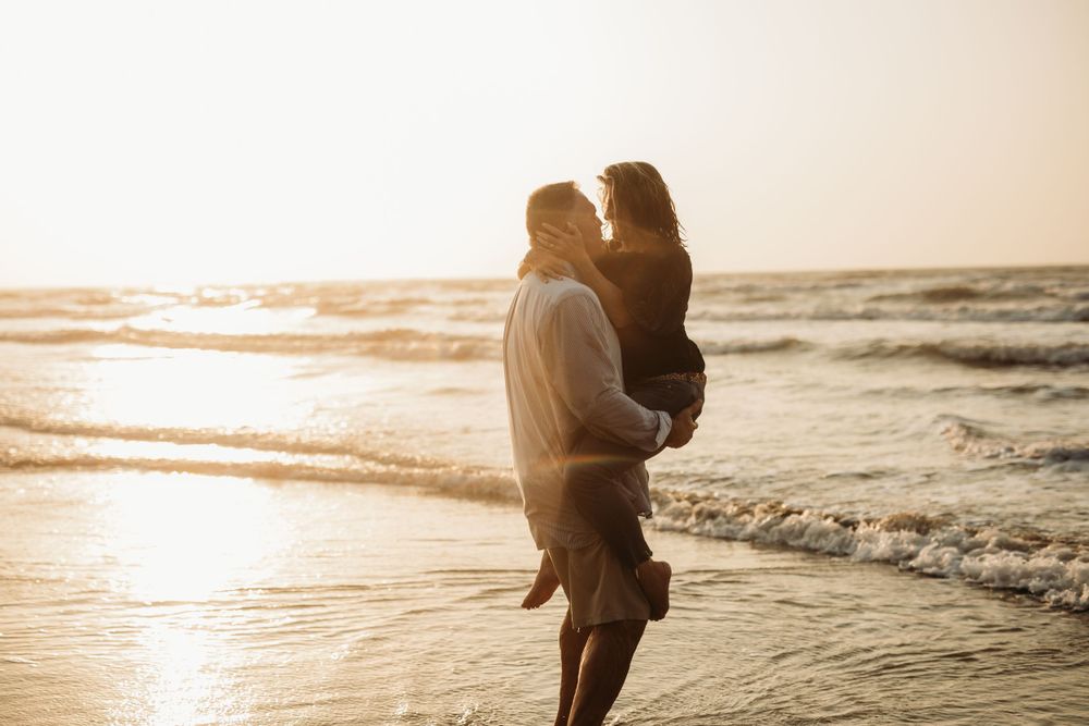 port Aransas couples pictures. beach couples photo session