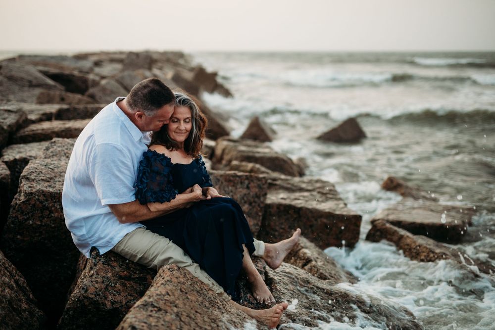 port Aransas couples pictures. beach couples photo session