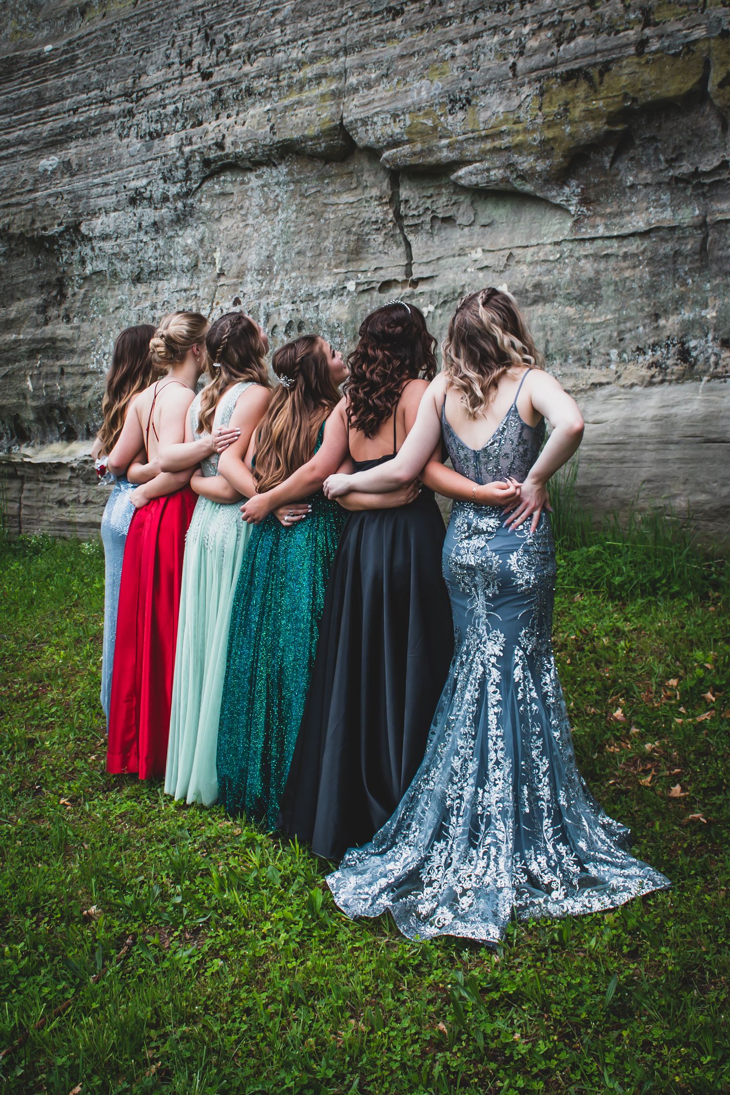 Six girls in prom dresses | Heart & Hands Birth Services | doula & photography