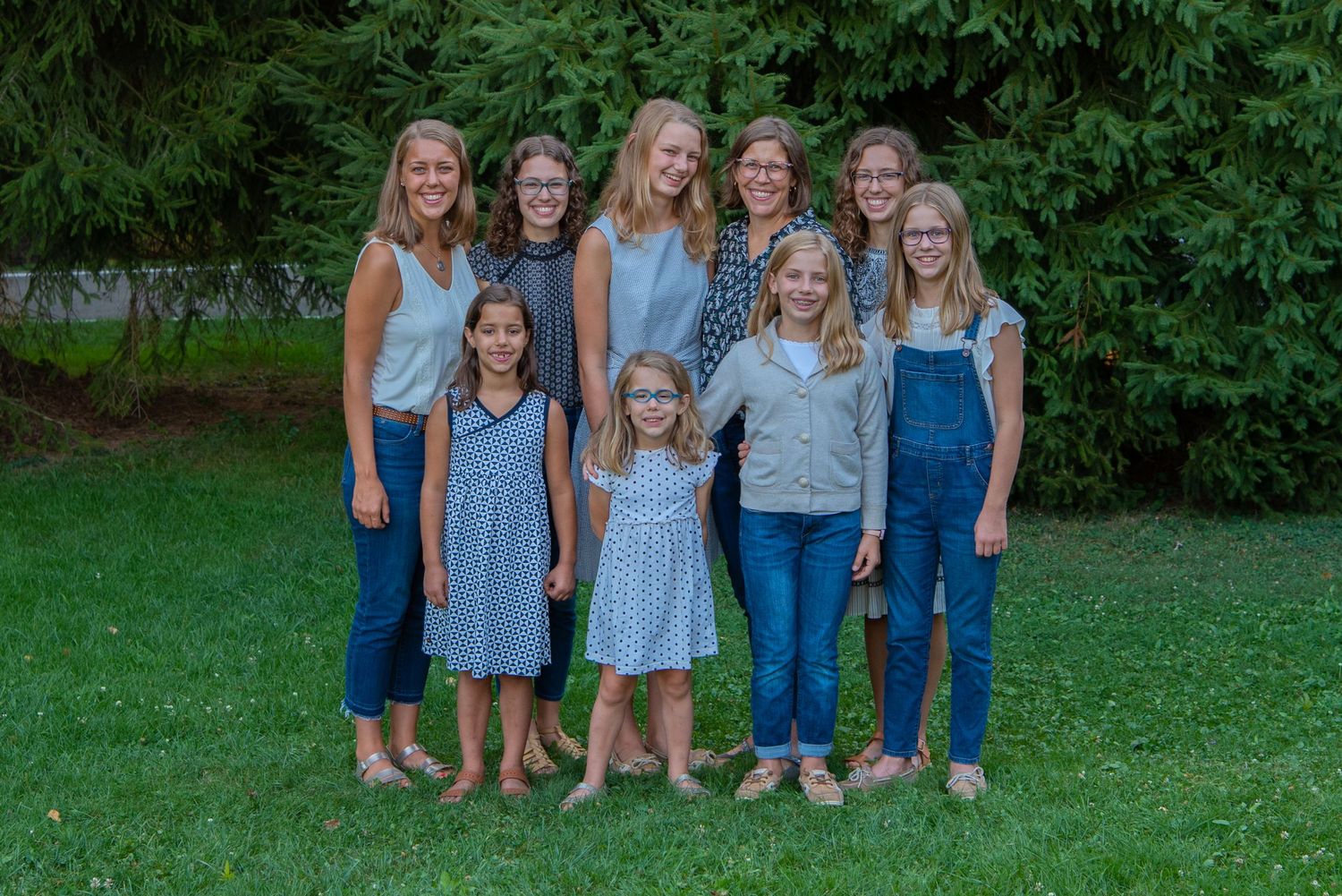 family of eleven kids at hartwood acres