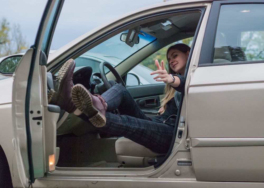 Woman finger gunning from the inside of her car in Greenville, South Carolina