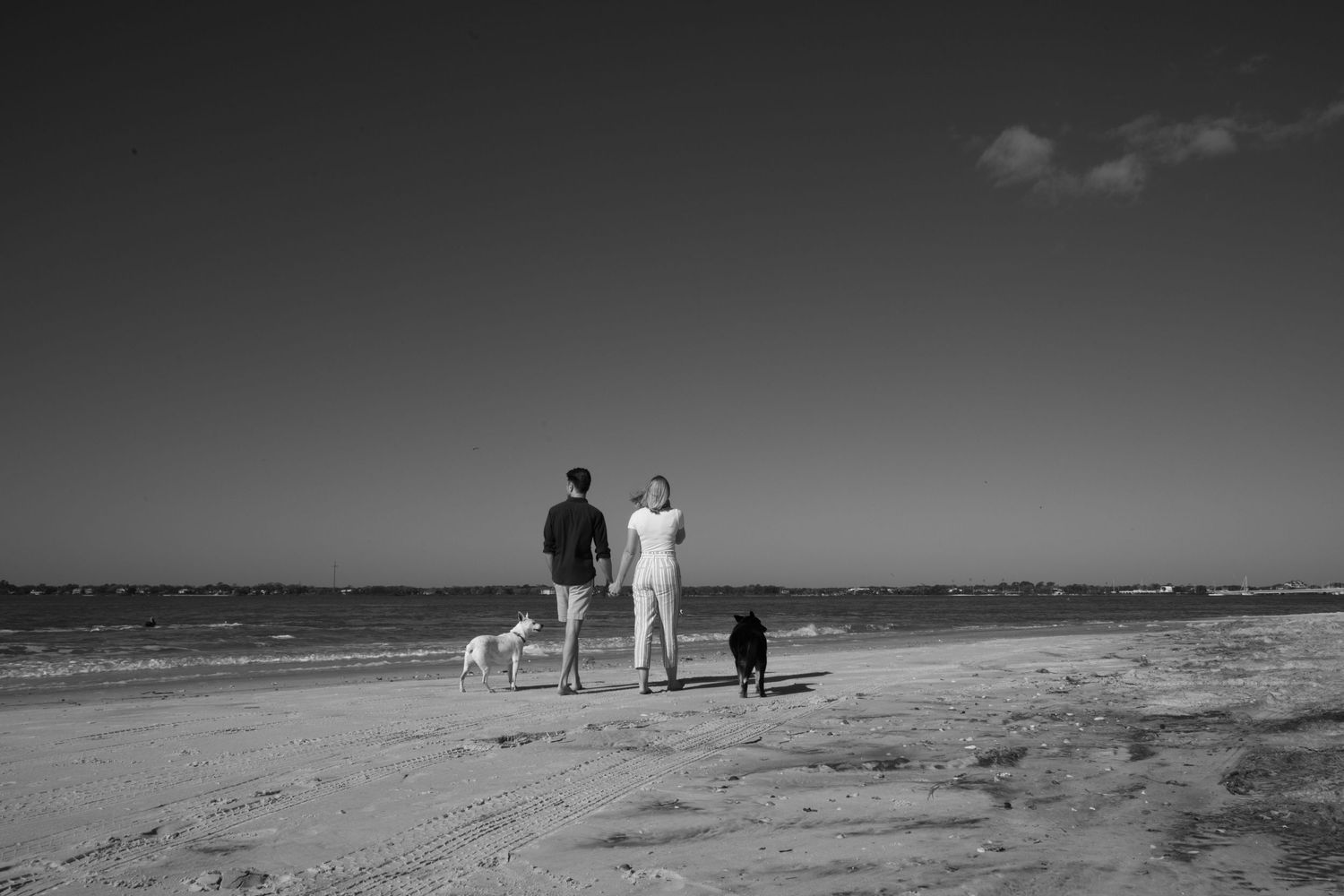 Couple walking on the beach in black and white