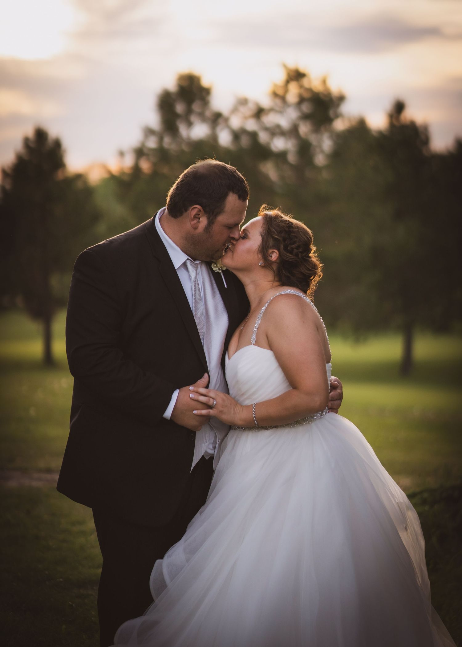 the_wedding_kiss_northern_michigan