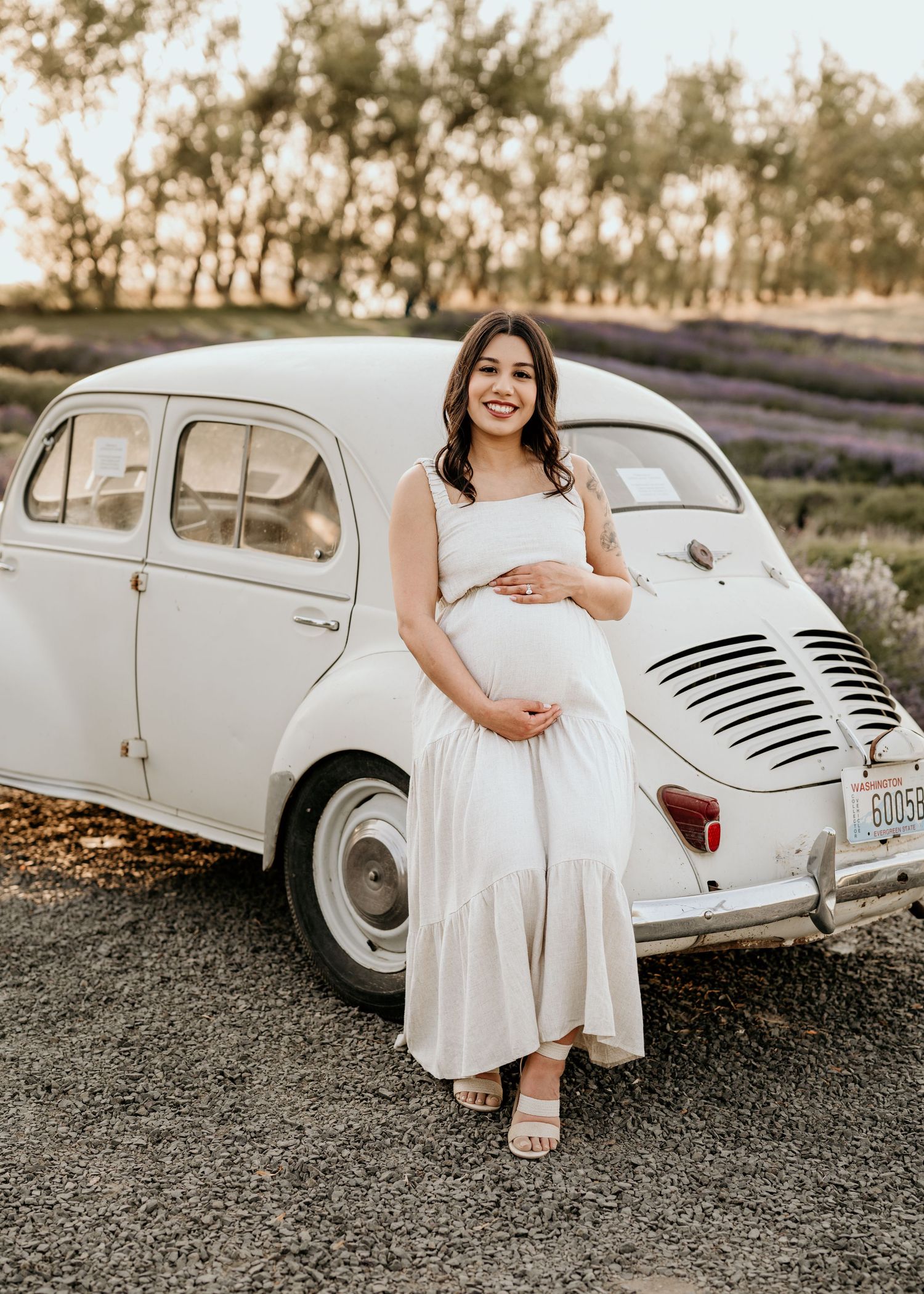 spring maternity photos outside