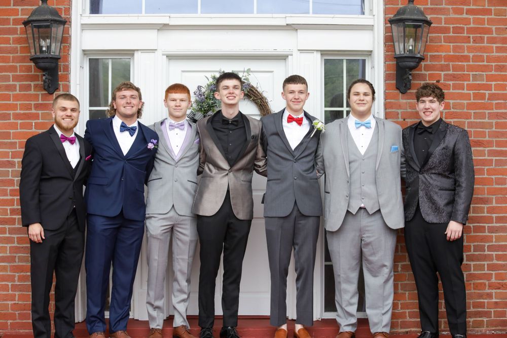 Pre-prom photograpghy for Buffalo High School at the Red House in Eleanor, WV.