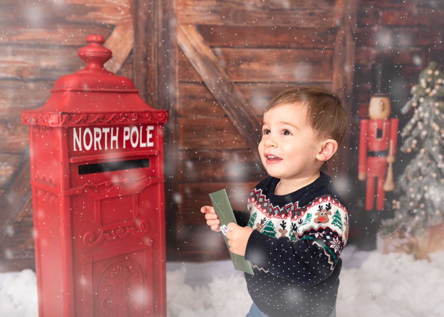 christmas mini photo session, post box, christmas jumper