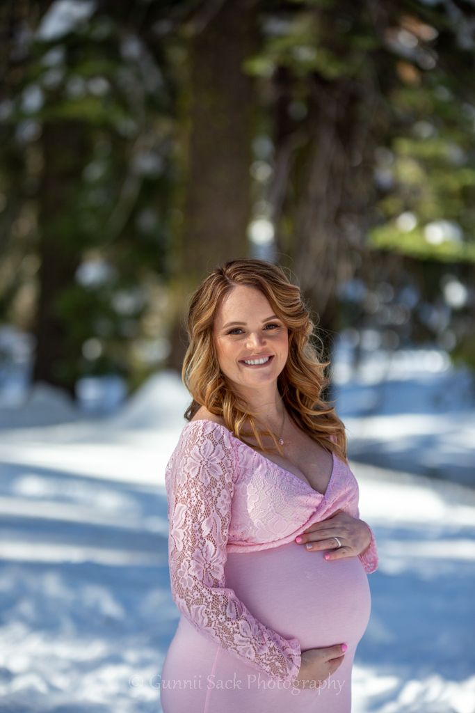 snow shoot, black and white photo, maternity shoot, gunnii sack photography, amador county