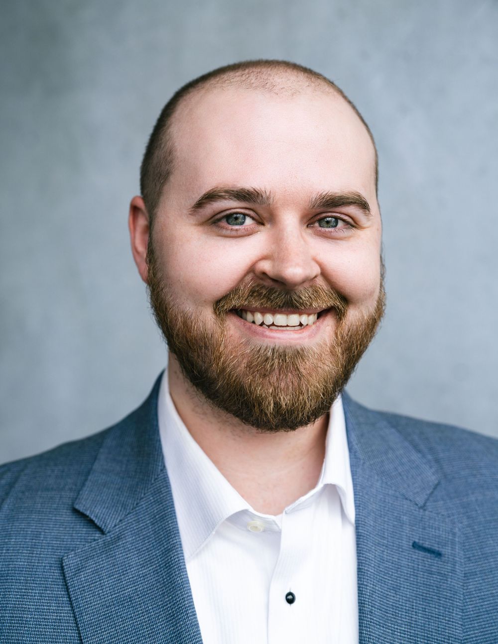 Opera tenor headshot by Kendra Irene