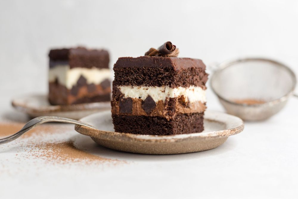 chocolate cake with vanilla food photography