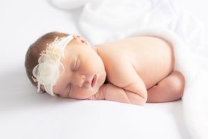 newborn photos with photographer Samantha Ann photo photography studio Swansboro near Hubert and emerald isle nc