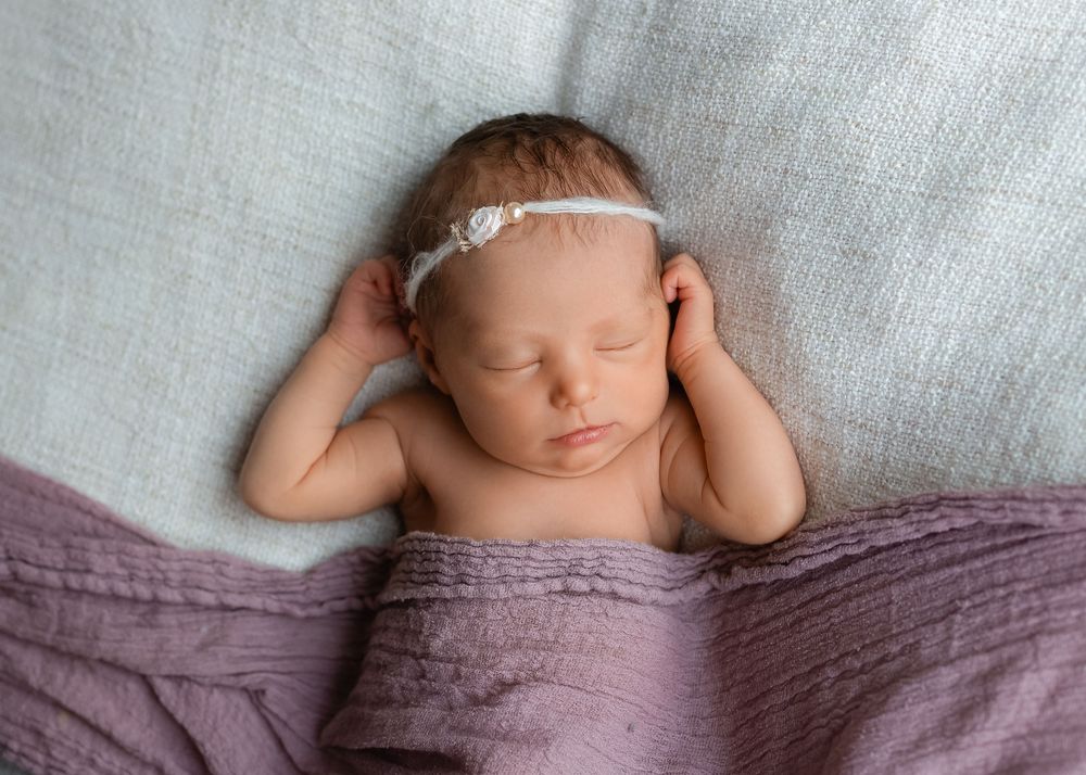 Baby-, Familien- & Babybauchshootings mit Herz. Natürlich, warm, entspannt. Bei euch Zuhause oder Outdoor. Termin einfach online anfragen.