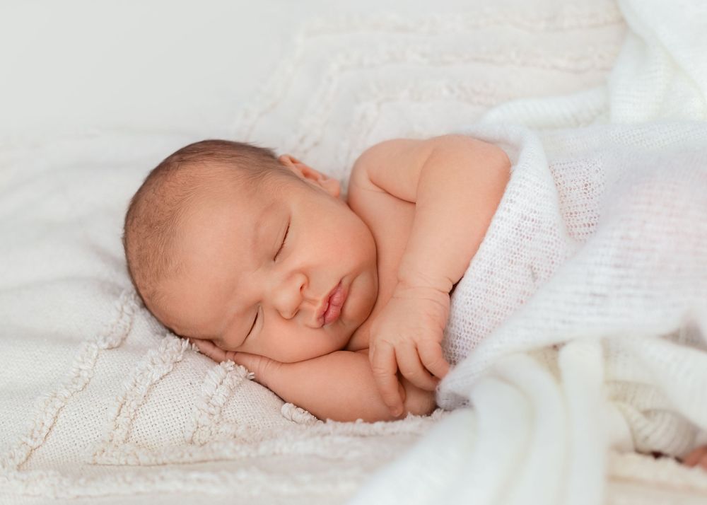 Baby-, Familien- & Babybauchshootings mit Herz. Natürlich, warm, entspannt. Bei euch Zuhause oder Outdoor. Termin einfach online anfragen.