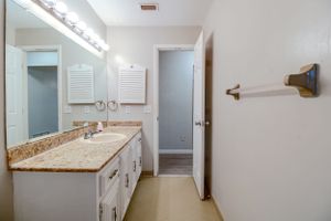 Example of real estate photography in Daytona Beach - elegant bathroom