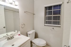 Example of real estate photography in Daytona Beach - elegant bathroom