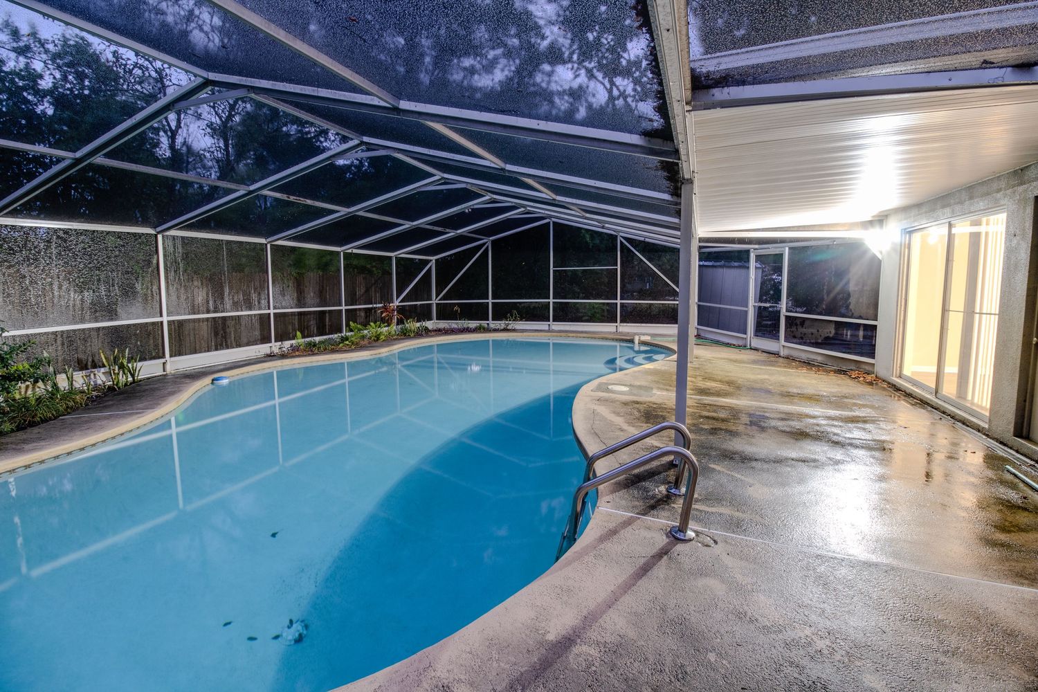 Example of real estate photography in Daytona Beach - swimming pool