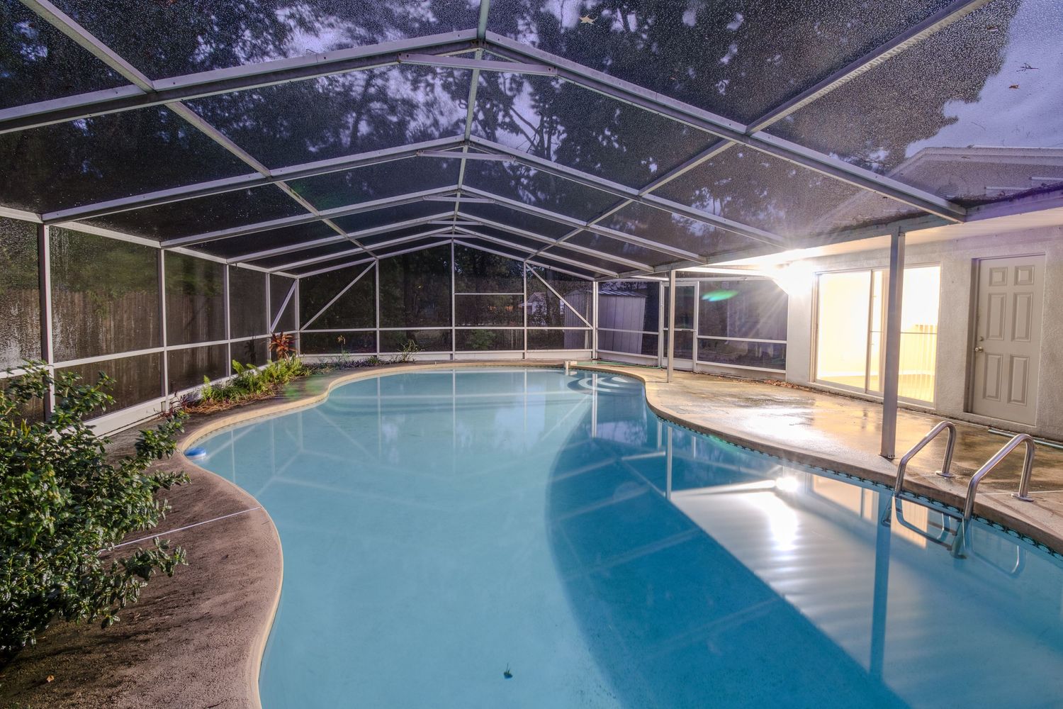 Example of real estate photography in Daytona Beach - swimming pool