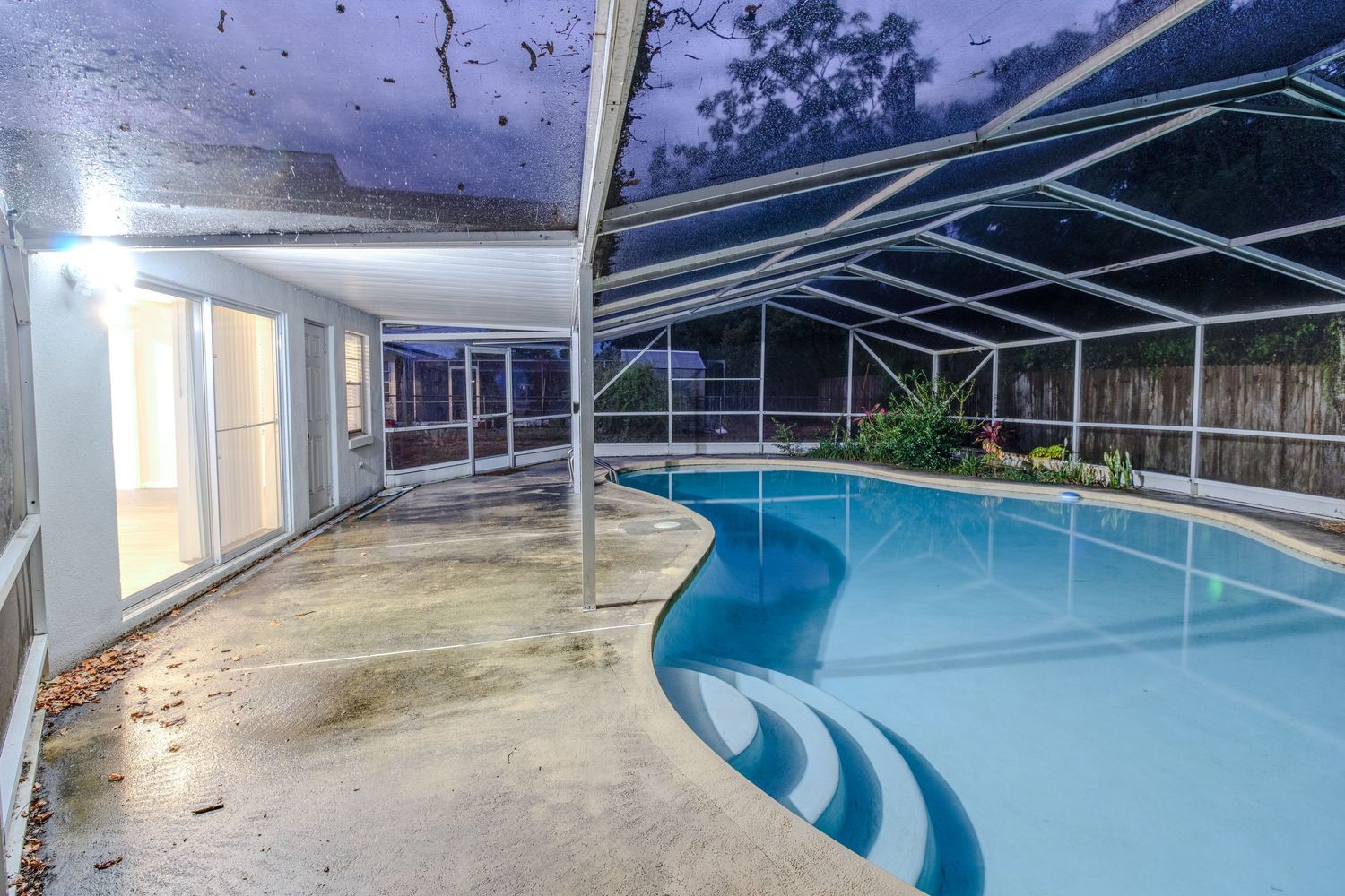 Example of real estate photography in Daytona Beach - swimming pool