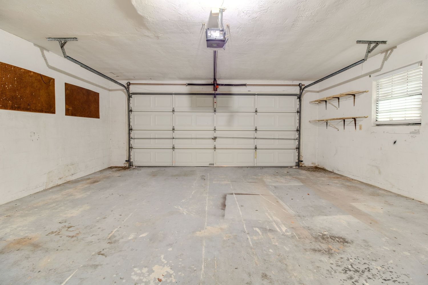 Example of real estate photography in Daytona Beach - garage.