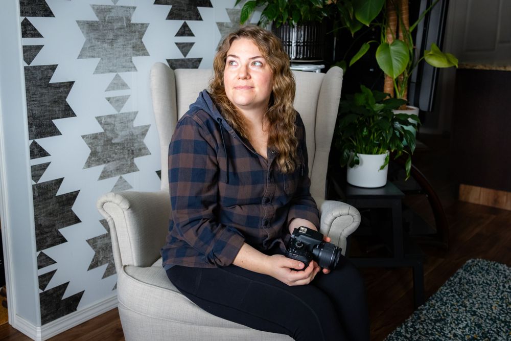 a woman sitting in a chair.