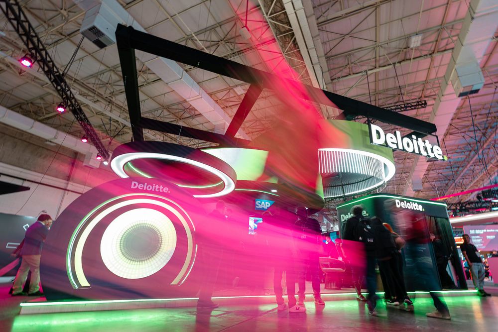 Modern event space with curved LED screens and dramatic pink lighting effects.
