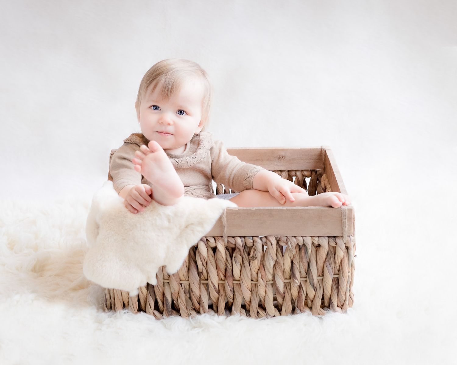 Manchester Cheshire maternity baby children family photo session Cozimoment portraits studio